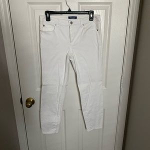 Women’s bandolino pants.